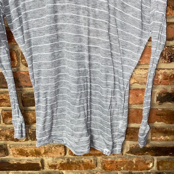 Marc New York Performance Gray Striped Twist Cut Out Open Back Top Size Small - Picture 3 of 7